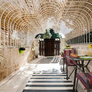 https://ibis-your-cosy-oasis-with-private-parking-and-patio.splithotels.org